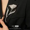 Broche de Flor Plegada Transfronterizo Europeo y Americano, Joyería de Pin Minimalista de Moda y Única, Accesorios de Ropa de Gama Alta de Nicho