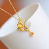 Pequeno pingente doce e fresco, incrustação requintada, Jade Branco Hotan, colar banhado a ouro, corrente de clavícula geométrica da moda, temperamento feminino