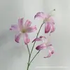Nueva Flor de Lirio Dorado de 3 Cabezas Impresa en 3D Lirio Silvestre Decoración para Salón de Bodas Flor Artificial Exportación Directa Fabricante de Flores Artificiales Venta al por Mayor