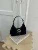 Nova bolsa de axila de nicho de luxo para mulheres, bolsa de ombro transversal casual fosca retrô, estilo executivo com toque de alta qualidade, bolsa em forma de crescente