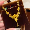 Colar com Franja Grande Estilo Livro Vermelho Dourado Areia Flor de Três Vidas para Mulheres, Corrente de Clavícula de Design de Moda Vintage Atacado