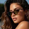 Gafas de Sol Retro Ojo de Gato para Mujer con Adornos de Letras y Diamantes, Adecuadas para Caras Redondas, Efecto Adelgazante, Mismo Estilo que en Xiaohongshu, Estilo de Alta Gama, Gafas de Sol de Moda