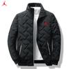 Abrigo acolchado de algodón para hombre, invierno, nuevo abrigo cálido con forro polar y rombos acolchado de algodón, estilo coreano, moderno, cuello alto corto, para jóvenes, disponible en stock