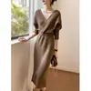 Vestido de Malha Feminino High-End Acima do Joelho Novo Gola V Popular High-End Francês Branco Tamanho Único Preto