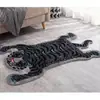 La alfombra de cachemir de imitación Amazon Tiger es resistente a la suciedad y suave, adecuada para la mesita de noche del dormitorio, fácil de mantener y adecuada para el sofá y la mesa de café de la sala de estar.
