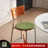 Silla de comedor estilo vintage para uso doméstico, minimalista, lujo ligero, sensación de alta gama, silla con respaldo de madera maciza, estilo francés Bauhaus, silla retro duradera