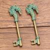 9 Accesorios Retro de Aleación DIY, Dije de Llave Verde Bronce, Colgante de Llave de Grifo Corona Redonda Calada