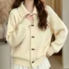 2026 Cardigan de Tricô com Gola Lapela e Botões de Chifre Estilo Suave Feminino Outono Inverno Novo Costela Vertical Solto Macio Fofo Casaco Suéter