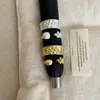 Anillo de Metal Mate con Flor de Perlas en Relieve Diseño de Nicho para Mujer Personalizado Exquisito Anillo de Tendencia de Moda