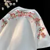 Nova Camiseta Bordada com Flor de Ameixa Estilo Chinês para Homens e Mulheres, Tendência Nacional de Verão High Street Gola Redonda Camiseta Esportiva de Manga Curta para Casais e Jovens