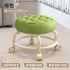 Banquillo Pequeño Infantil con Ruedas, Escalón para Niños Pequeños con Ruedas Deslizantes, Taburete Móvil Universal con Rueda para Cambiar Zapatos, Taburete Bajo Multifuncional para el Hogar