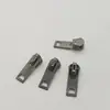 No. 3 metal brillante para pistola, tirador inferior colgante para pistola, en stock, tirador de cremallera, pieza para equipaje y ropa, suministro directo de fábrica