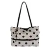 Bolso tote nuevo y elegante de un solo hombro de gran capacidad para jóvenes 2026 para verano, versátil diseño coreano de lunares para mujer