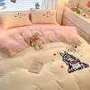 Sábanas de algodón lavado bordadas de cuatro piezas, funda de edredón, dormitorio de estudiantes, cama de tres piezas, sombrero, ropa de cama al por mayor