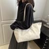 Bolsa Tote de Grande Capacidade Feminina Transfronteiriça Nova Tendência Retrô Versátil Bolsa de Ombro Simples Fashionável de Alta Qualidade Portátil Bolsa Grande