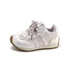 Zapatos para niñas, nueva colección otoño 2026, zapatillas casuales de encaje de lunares a la moda para niños, de suela suave, estilo popular