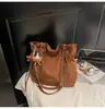 Bolsa Feminina Coreana de Nicho Grande Capacidade Venda Quente Super Popular Corrente Camurça Pelúcia Estilo Preguiçoso Bolsa de Ombro Única Bolsa Transversal