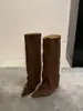 Botas Longas Europeias e Americanas Bico Fino Femininas 2026 Outono/Inverno Nova Chegada Cano Largo Emagrecedor Tubo Reto Botas Salto Anabela Botas de Equitação