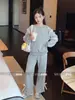 Conjunto extremadamente elegante para niñas para primavera y otoño 2026, nueva ropa de principios de otoño para niñas, pantalones de campana modernos y de moda para niños mayores