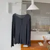 Camiseta de Seda de Amora com Manga Longa para Mulheres, Estilo Fino Primavera/Verão, Blusa com Gola Henley, Top Branco Casual Soltinho, Camisa Levemente Transparente para Ar Condicionado