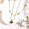 Colar de Trevo de Camada Dupla da Moda para Mulheres, Design Elegante Vazado, Estilo Versátil Preto e Branco, Nova Corrente de Clavícula de Aço Titânio, Estilo Francês