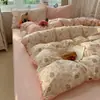2026 Nueva Serie Explosiva de Punto Triángulo Algodón Ultra Suave Tipo Hilo Esponjoso Juego de Cuatro Piezas Temporada Estudiantil Juego de Cama de Tres Piezas