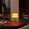 Lámpara de mesa de cristal de lujo ligero italiano para mesita de noche de dormitorio Lámpara de mesa decorativa de diseño simple para dormitorio principal Toque de alta gama Hierro