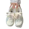 Zapatillas blancas de cuero para mujer con suela gruesa 2026 primavera zapatos de plataforma que aumentan la altura lindos y peculiares mocasines de estudiante zapatos casuales tendencia ins