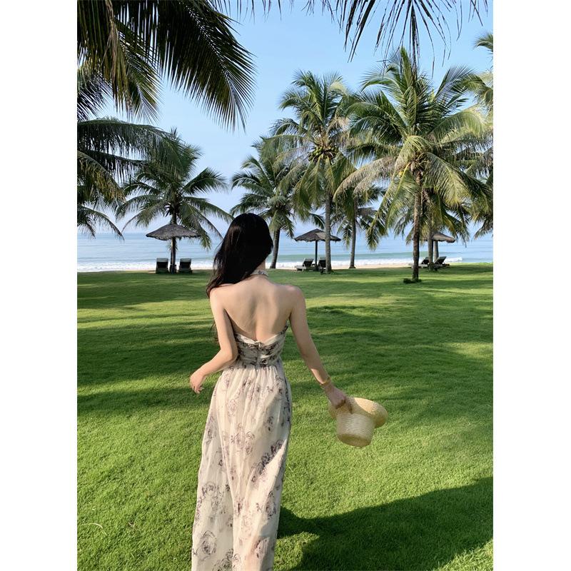 高级感玫瑰印花挂脖吊带连衣裙夏季2023女新款气质温柔收腰长