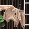 Terno de inverno infantil novo forro de lã engrossado meninos e meninas inverno duas peças com capuz do bebê uma geração de cabelo