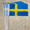 Banderas de mano con mástil en stock transfronterizas de todo el mundo, hechas a medida según su diseño, Banderas coloridas de poliéster para la Copa del Mundo de EE. UU.-Canadá-México
