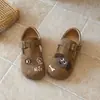 Sapatos Birkenstock para Meninas 2026 Novidades da Primavera Sapatos de Couro Infantis Sola Macia Sapatos de Couro para Bebês Meninas Sapatos Individuais para Bebês Meninas Pequenos