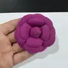 Acessório de Moda de Seda de Alta Qualidade 8cm Flor de Camélia Ultra-Resistente com Broche e Presilha Dupla Utilização