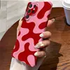 Capa de celular de filme de alta qualidade, cor de bloco irregular vermelha e rosa, estilo doce e cool, adequada para Samsung S25+