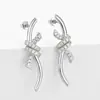 Pendientes de Nudo Personalizados Incrustados con Diamantes de Nuevo Estilo Transfronterizos Europeos y Americanos, Moda de Nicho, Versátiles, Elegantes, Lujo Ligero, Pendientes de Alta Gama para Mujer