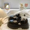 Sapatos Mary Jane Rasos com Laço e Pérolas para Meninas Doces Nova Coleção Primavera/Verão 2025 Sapatos Pequenos de Couro com Salto Plataforma Estilo Japonês para Mulheres