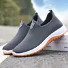 Novos tênis casuais de verão masculinos sem cadarço, confortáveis e leves para homens de meia-idade e idosos, tênis de pai, disponíveis em bancas de rua
