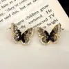 Brincos de borboleta de cristal únicos e estilosos com um design minimalista e luxuoso, perfeitos para o uso diário e para adicionar um toque de elegância a qualquer look.