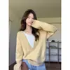Suéter de tricô feminino com retalhos amarelos, falso duas peças, blocos de cor, decote V, para o início do outono, solto, casual, de nicho, com mangas compridas