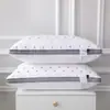 Núcleo de almohada de hotel de terciopelo de plumas personalizado, almohada de hotel acolchada individual, núcleo de almohada de soporte cervical individual para estudiantes, suministro al por mayor