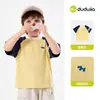 Camiseta Infantil Dudu Estilo Academia, Tops Casuais de Verão de Manga Curta para Meninos e Meninas, Novo Modelo 2026 Roupas de Verão para Bebês