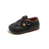 Sapatos de Couro Femininos Estilo Coreano 2026 Primavera e Outono Novos Padrão de Diamante Sola Macia Sapatos de Princesa para Crianças Pequenas Bico Baixo Mocassins Modernos