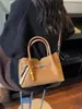 Bolso de Mano Coreano Retro de Nicho 2025 Otoño e Invierno Nuevo de Gran Capacidad para Viajar Bolso de Hombro Simple para Axila Bolso Tote