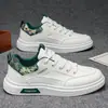 Tênis casuais masculinos de cano baixo 2026 novo popular de outono tênis leves versáteis sapatos brancos de sola macia para homens