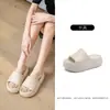 Novas Pantufas de Solado Grosso para Mulheres, Moda Verão para Estudantes, Antiderrapantes, Sandálias de Praia Lisas de Cor Sólida Atacado