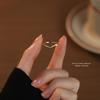 Anillo de circonita con destellos en forma de V de plata esterlina s925, personalidad femenina, moda, anillo abierto simple, diseño de lujo ligero de nicho, alto sentido
