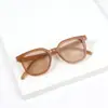 Óculos de sol personalizados Double M de novo estilo coreano, lentes oceânicas de cor clara, óculos de armação preta, óculos de sol infantis da moda