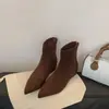 Botas de moda otoño e invierno, botines versátiles de corte ajustado, punta fina, piel suave, estilo sexy 2026, aumento interno de altura de 5 cm, nueva moda