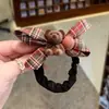 Diadema de Terciopelo con Lazo a Cuadros y Oso para Mujer, Banda para el Cabello Versátil y a la Moda para Peinados de Cola de Caballo y Moño, Accesorio para el Cabello Versátil
