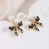 Brincos Únicos de Laço Doce com Pérolas Naturais de Água Doce para Mulheres, Pino de Prata 925 Laqueado, Atacado do Fabricante